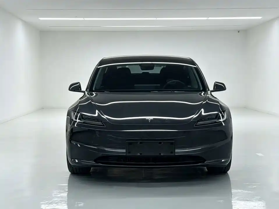 Tesla Model 3 — миниатюра 2