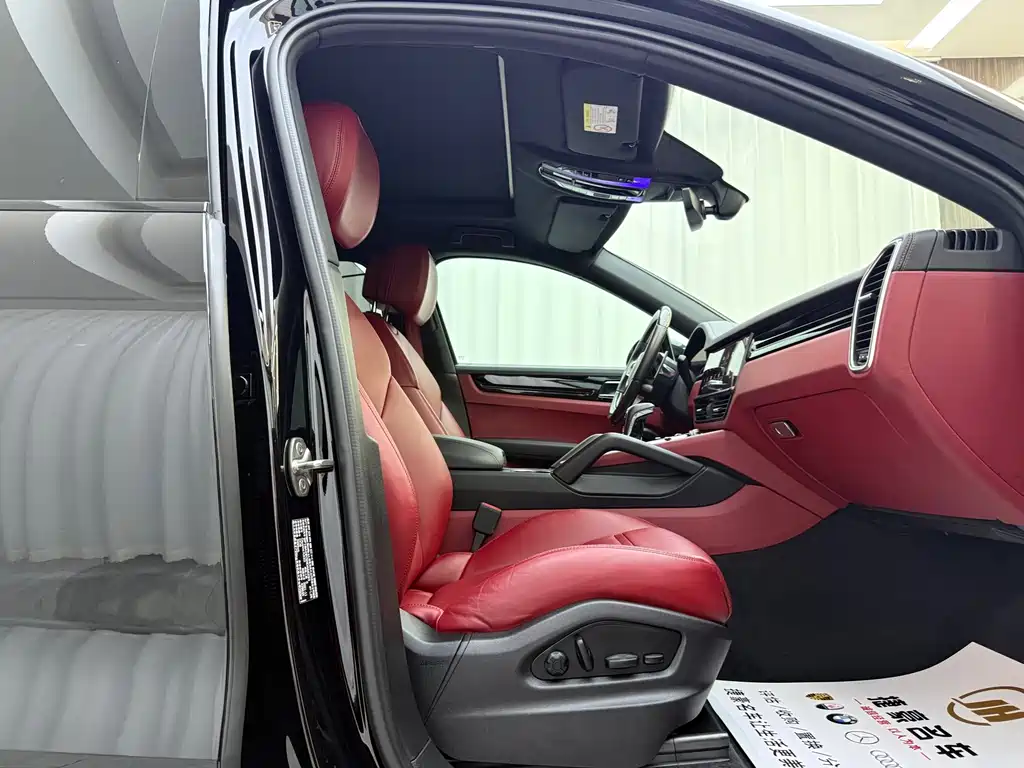 Porsche Cayenne — миниатюра 12