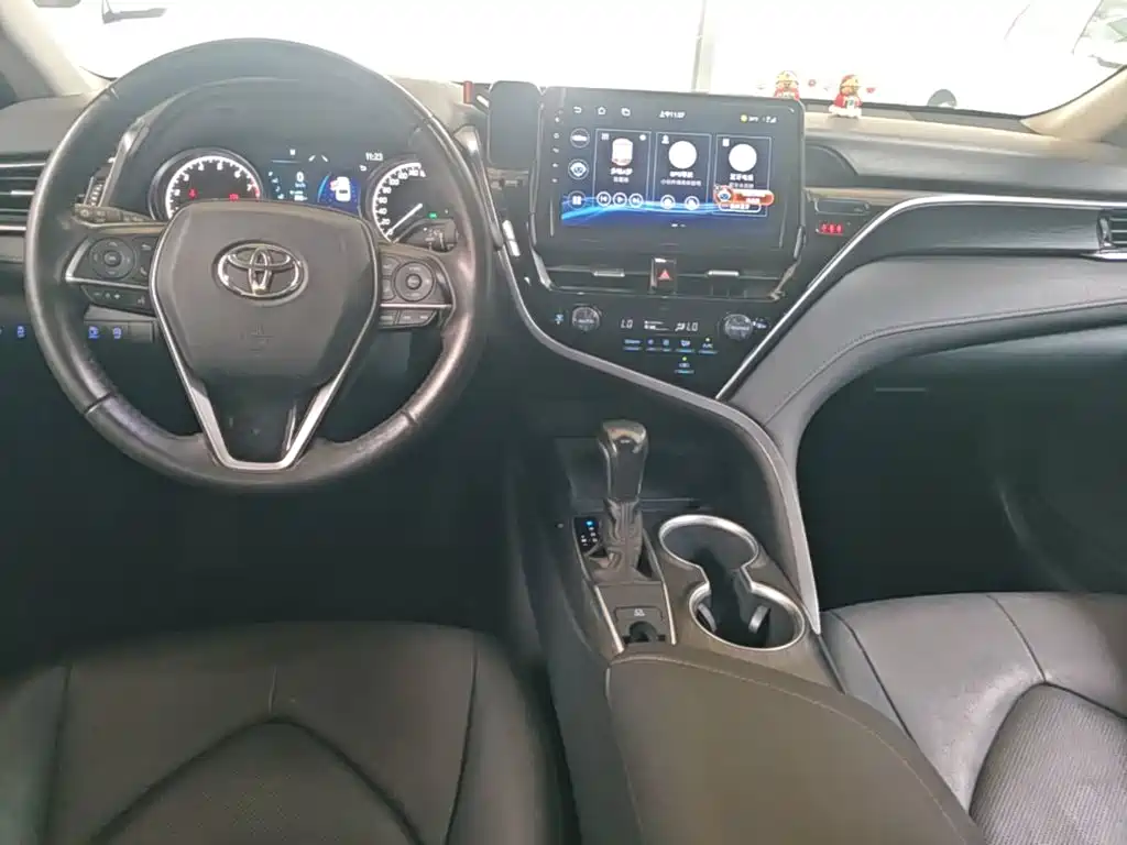 Toyota Camry — миниатюра 10