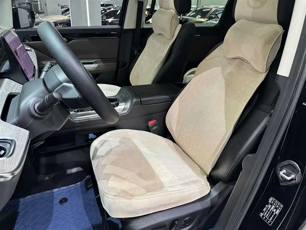 GAC Motor Trumpchi E8 PHEV — миниатюра 11