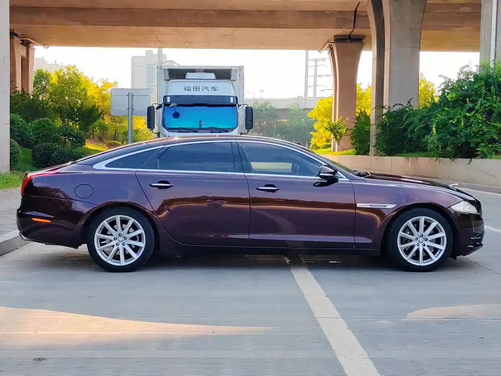 Jaguar XJ — миниатюра 4