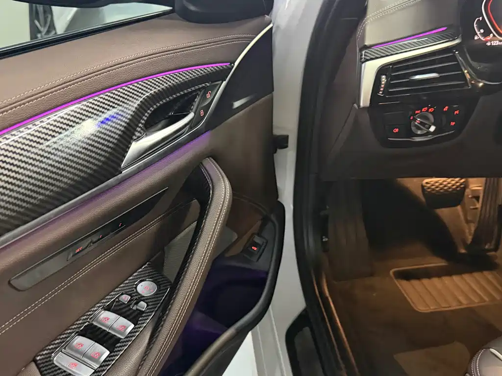 BMW 5 Series — миниатюра 15