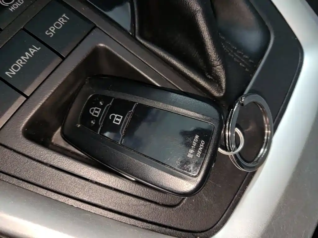 Toyota RAV4 — миниатюра 9