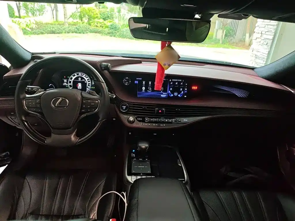Lexus LS — миниатюра 13