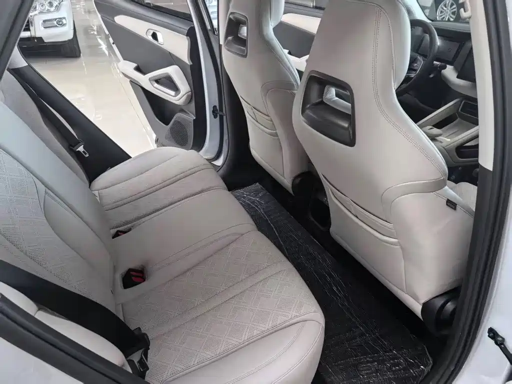 BYD Yuan UP — миниатюра 10