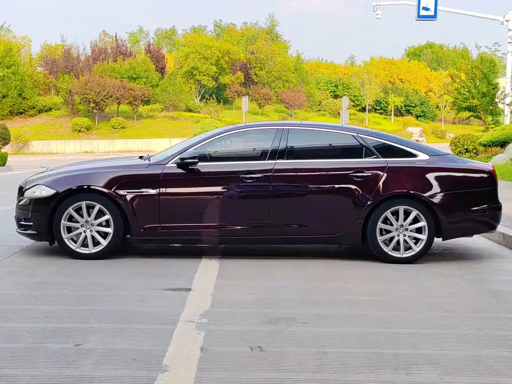 Jaguar XJ — миниатюра 9