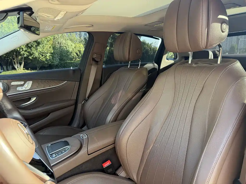 Mercedes-Benz E-Class — миниатюра 8