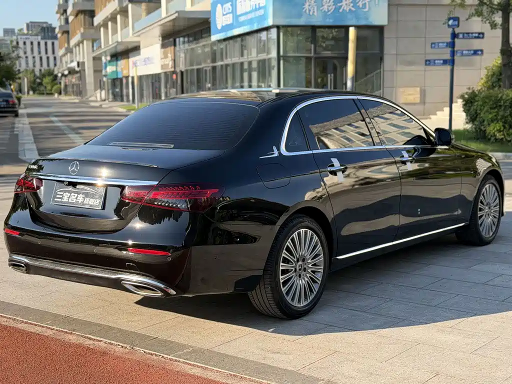 Mercedes-Benz E-Class — миниатюра 12