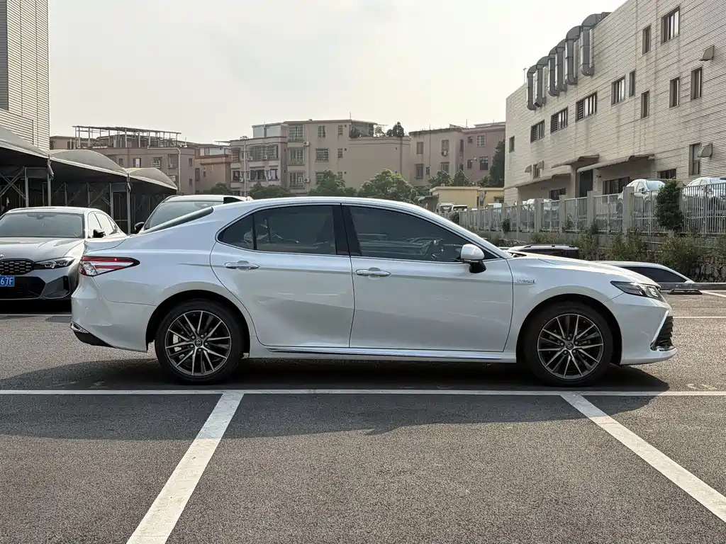 Toyota Camry — миниатюра 8