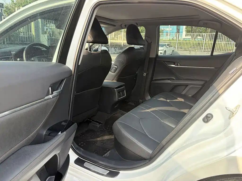 Toyota Camry — миниатюра 16