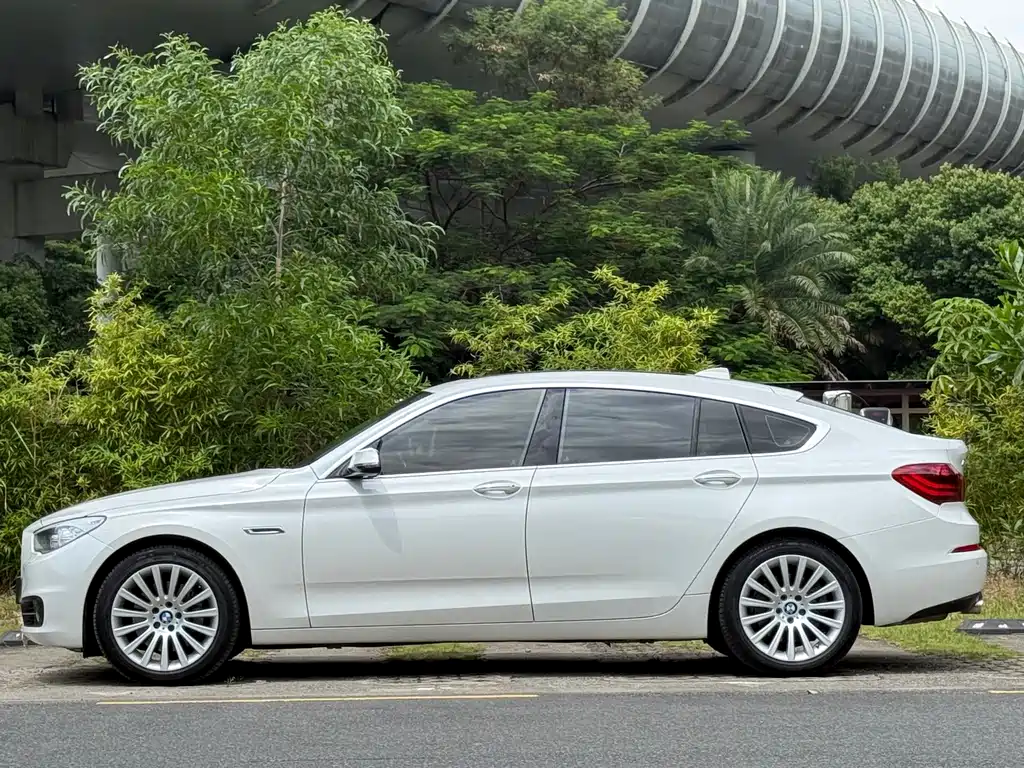 BMW 5 Series GT — миниатюра 6