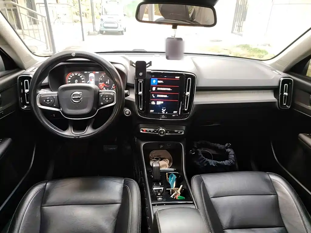 Volvo XC40 — миниатюра 10