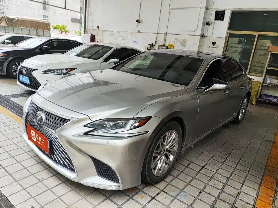 Lexus LS