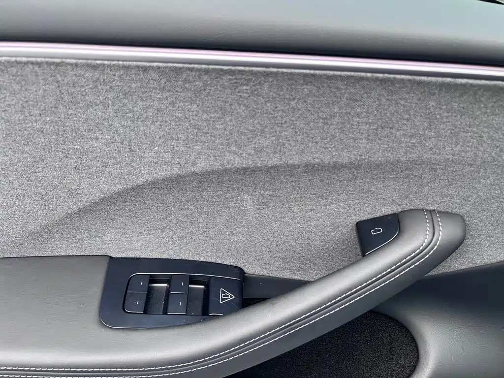 Tesla Model 3 — миниатюра 18