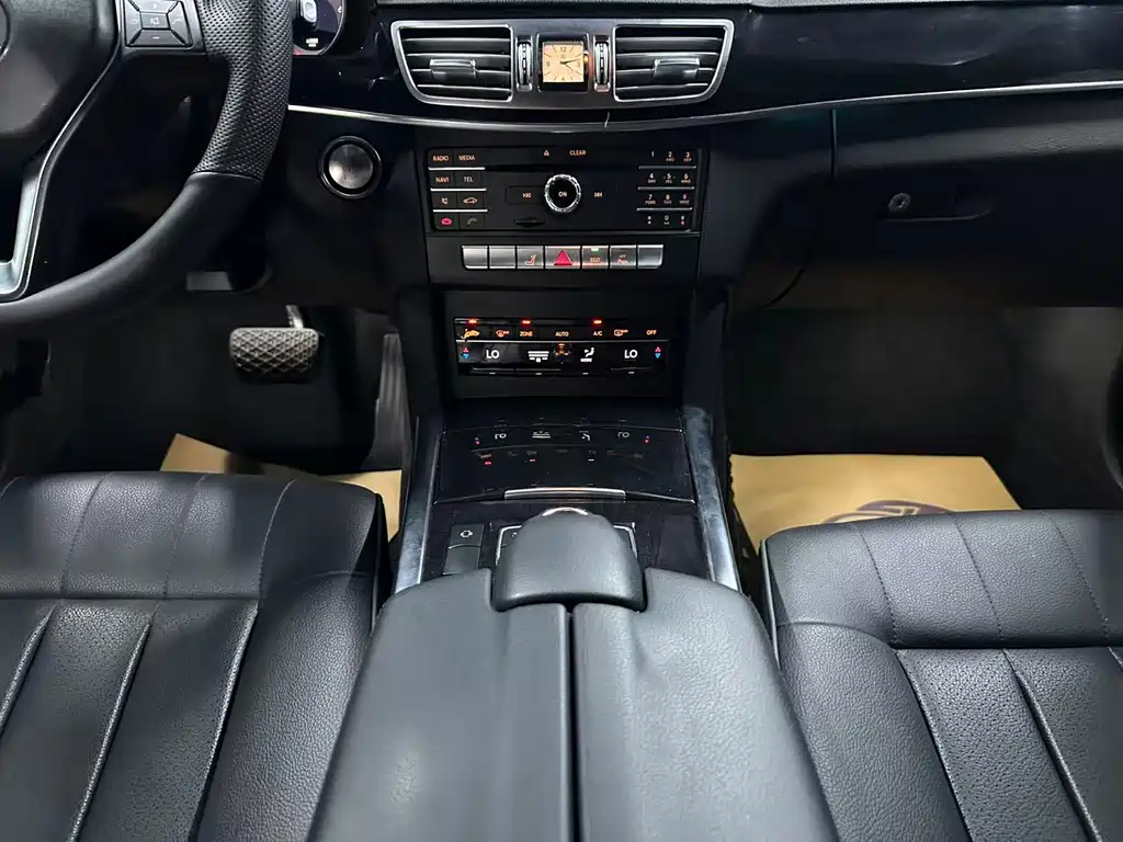 Mercedes-Benz E-Class — миниатюра 12
