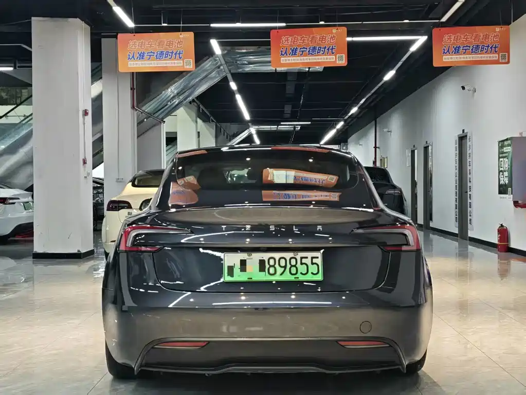 Tesla Model 3 — миниатюра 8