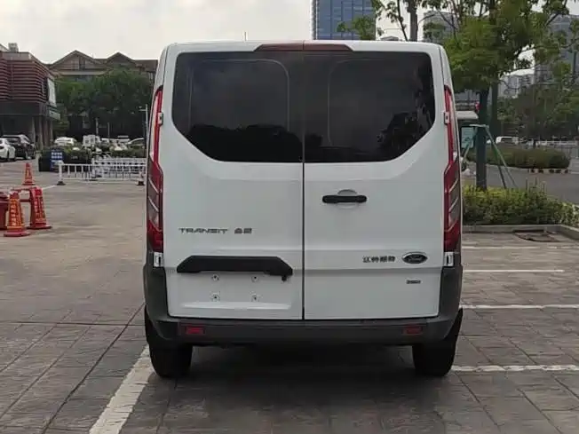 Ford Transit — миниатюра 6
