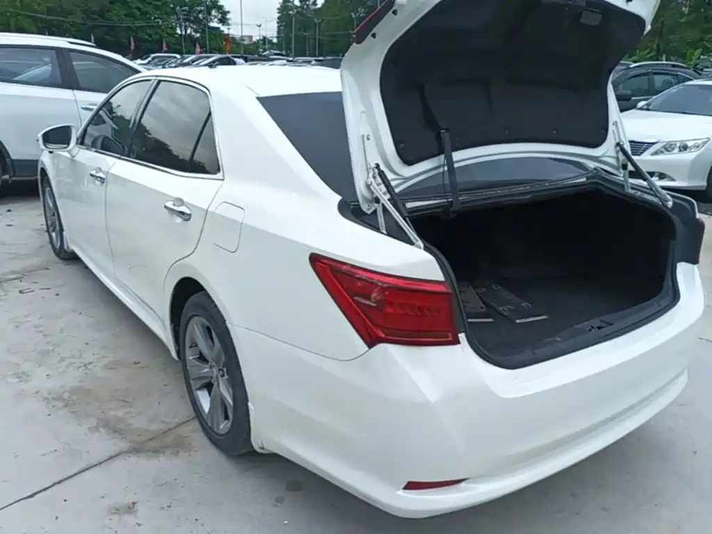 Toyota Crown — миниатюра 5