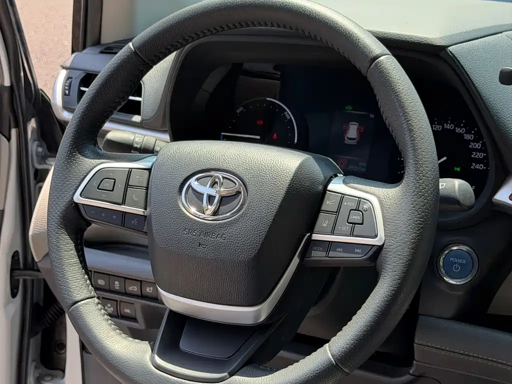 Toyota Sienna — миниатюра 23