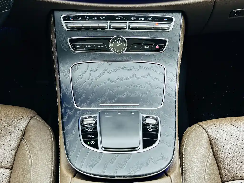 Mercedes-Benz E-Class — миниатюра 12