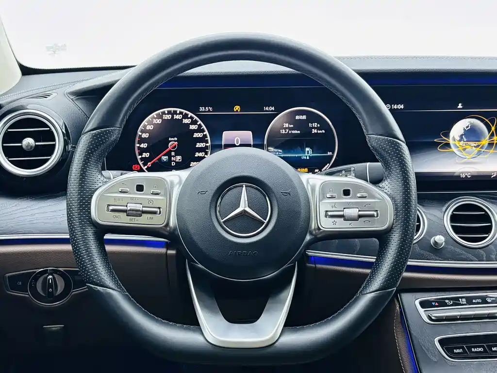 Mercedes-Benz E-Class — миниатюра 16