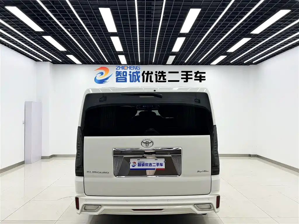Toyota Granvia 2023 3.5L AT