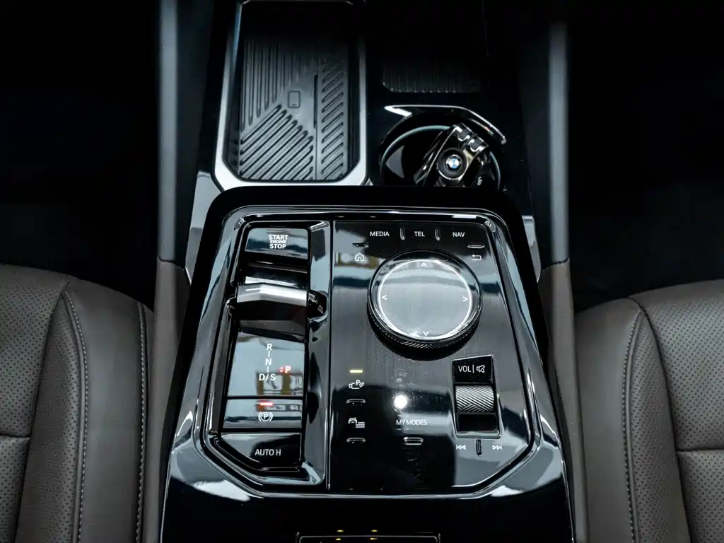 BMW 5 Series — миниатюра 19