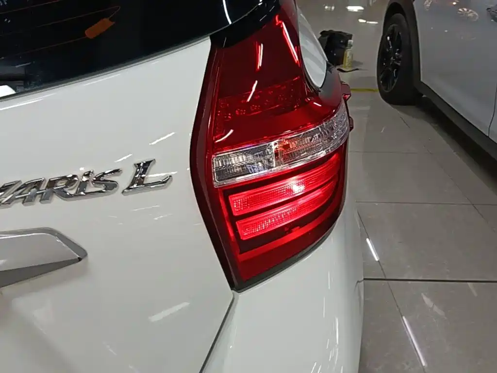 Toyota Yaris L — миниатюра 8
