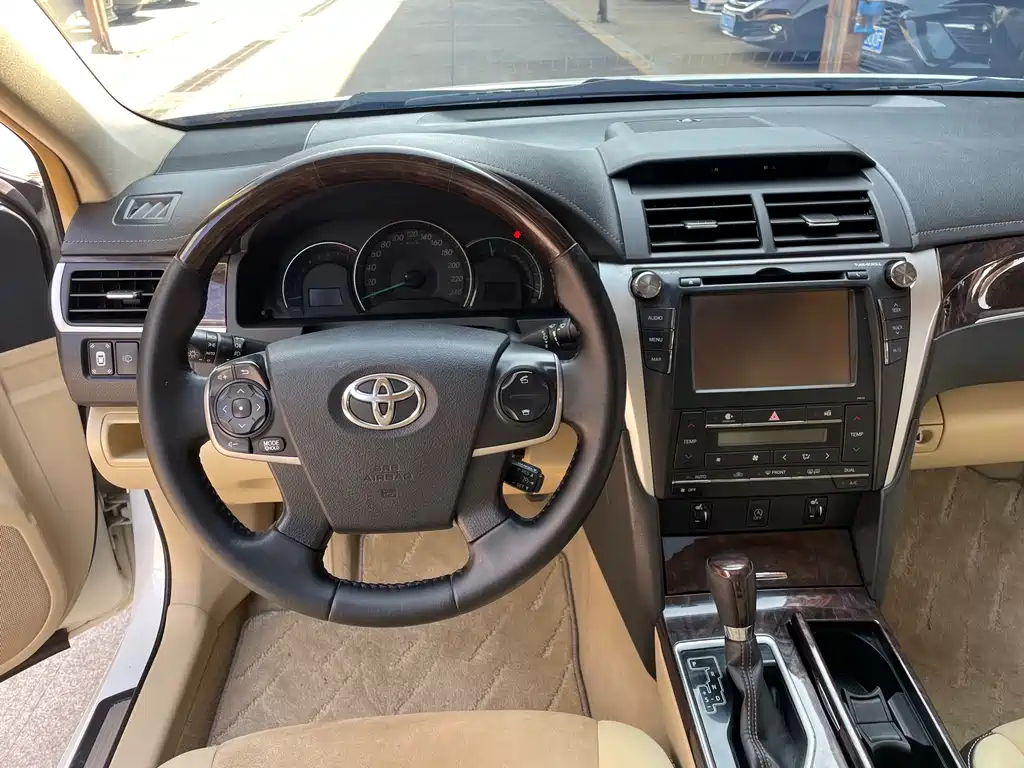 TOYOTA CAMRY