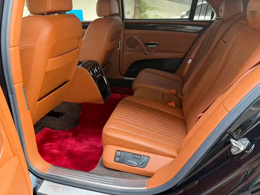 Bentley Flying Spur — миниатюра 7