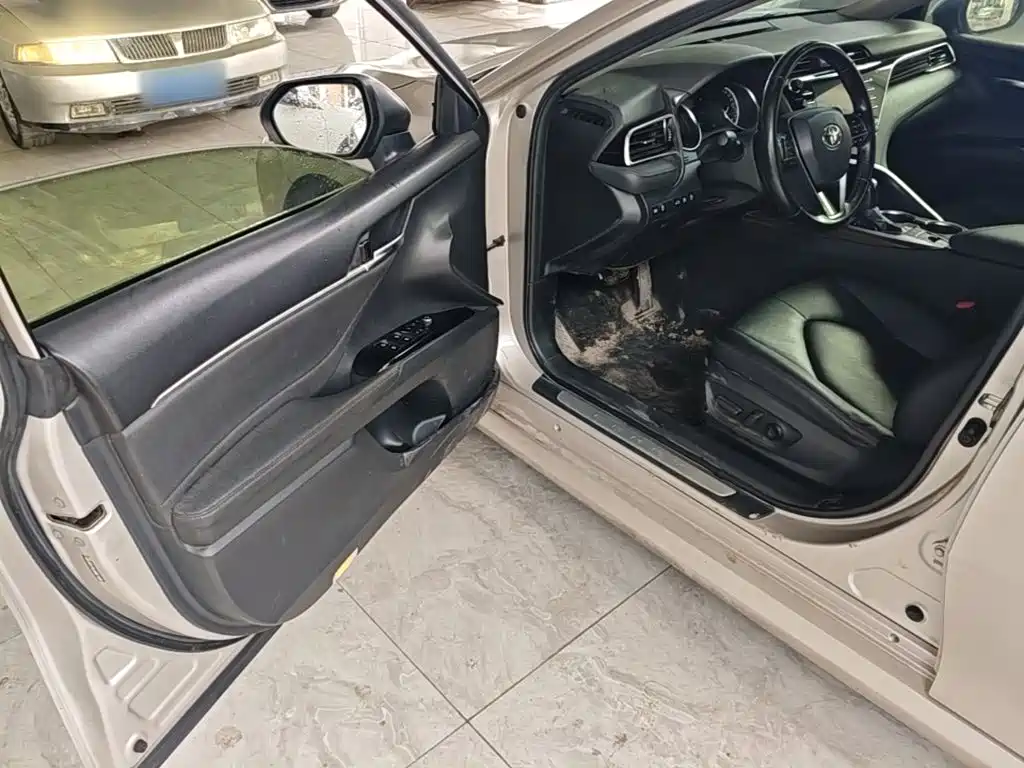 Toyota Camry — миниатюра 16
