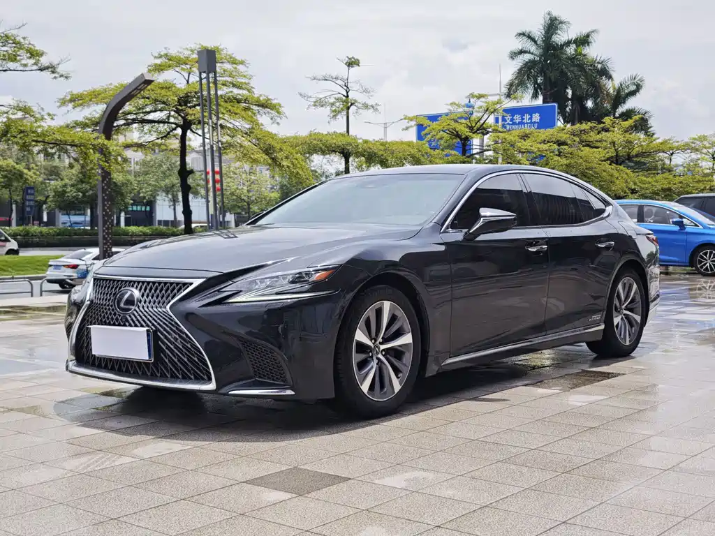 Lexus LS
