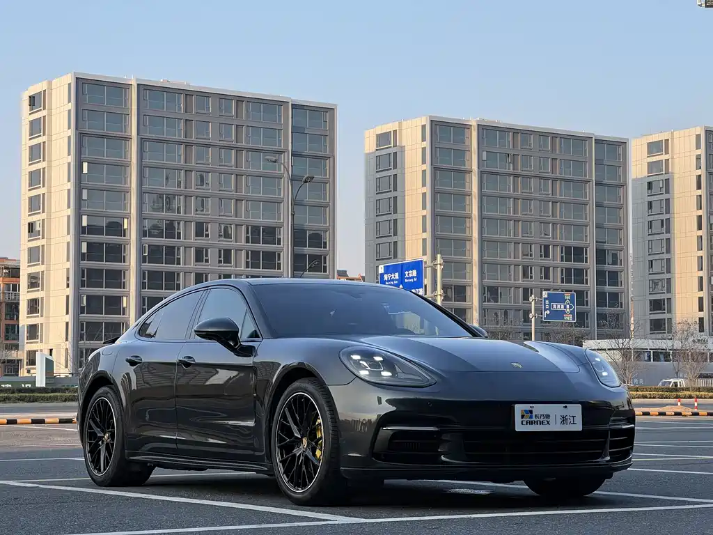 PORSCHE PANAMERA
