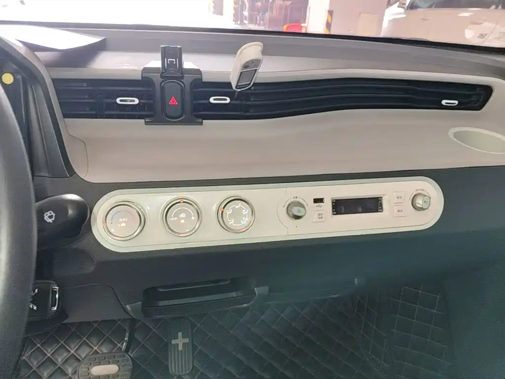 Wuling MINIEV — миниатюра 13