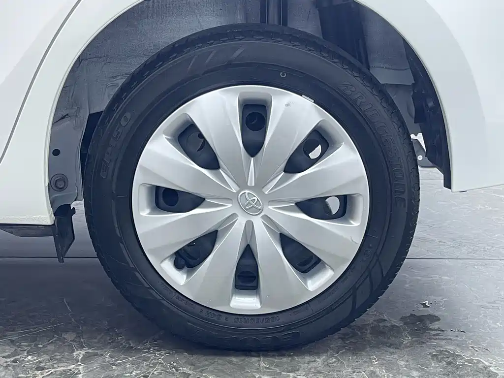 Toyota Yaris L — миниатюра 10