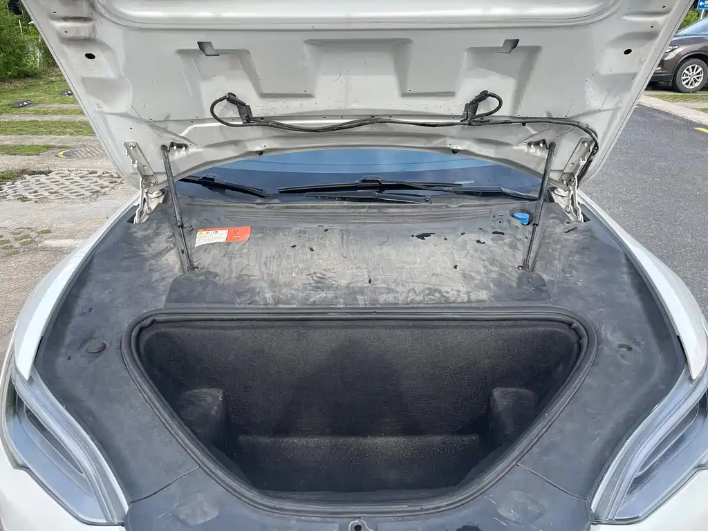 Tesla Model S — миниатюра 11