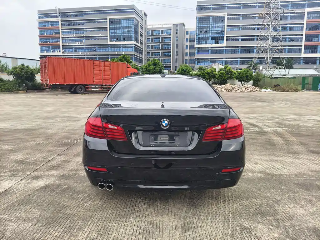 BMW 5 Series — миниатюра 5