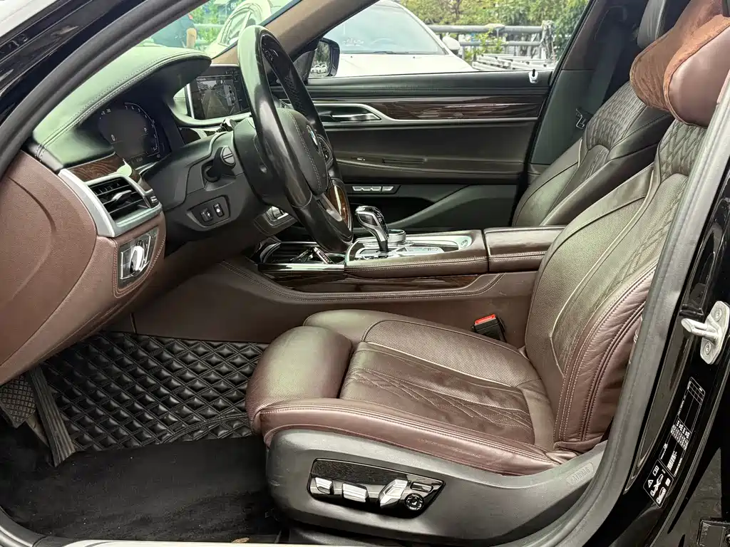 BMW 7 Series — миниатюра 7