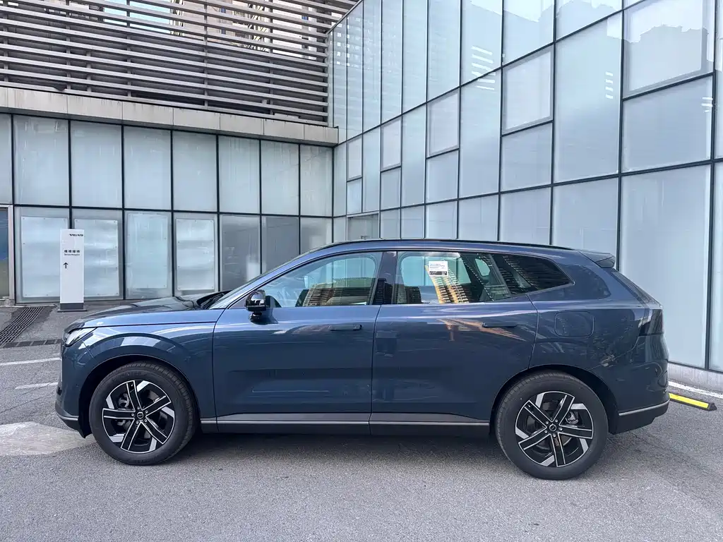 Volvo XC70 PHEV — миниатюра 5