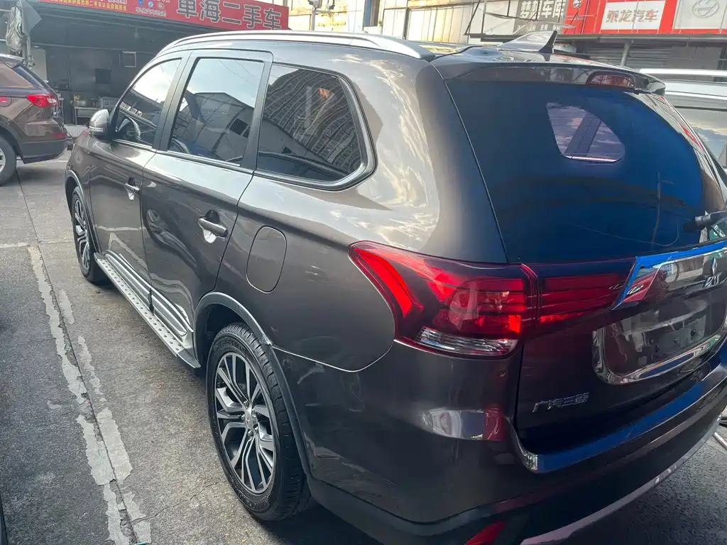 Mitsubishi Outlander — миниатюра 4