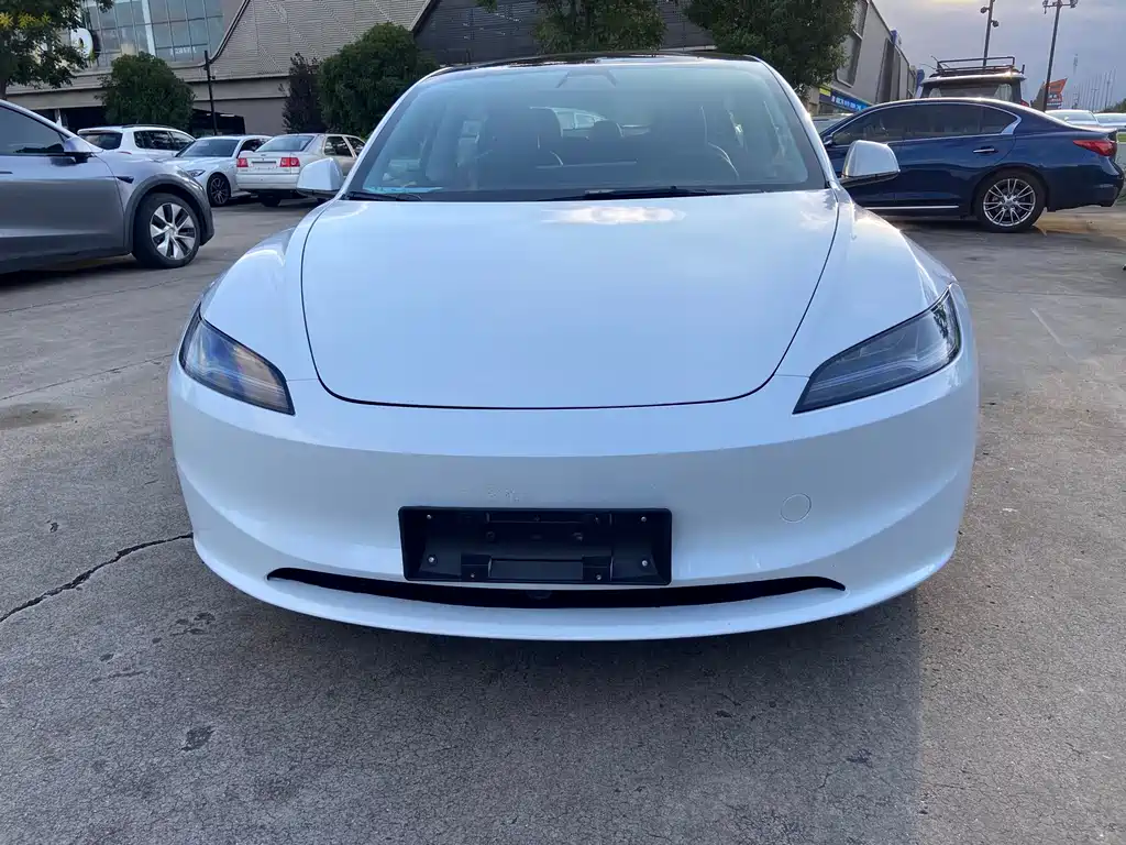 Tesla Model 3 — миниатюра 2