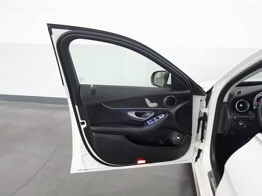Mercedes-Benz C-Class 1.5 л 2021 г. Белый, пробег 46500 км