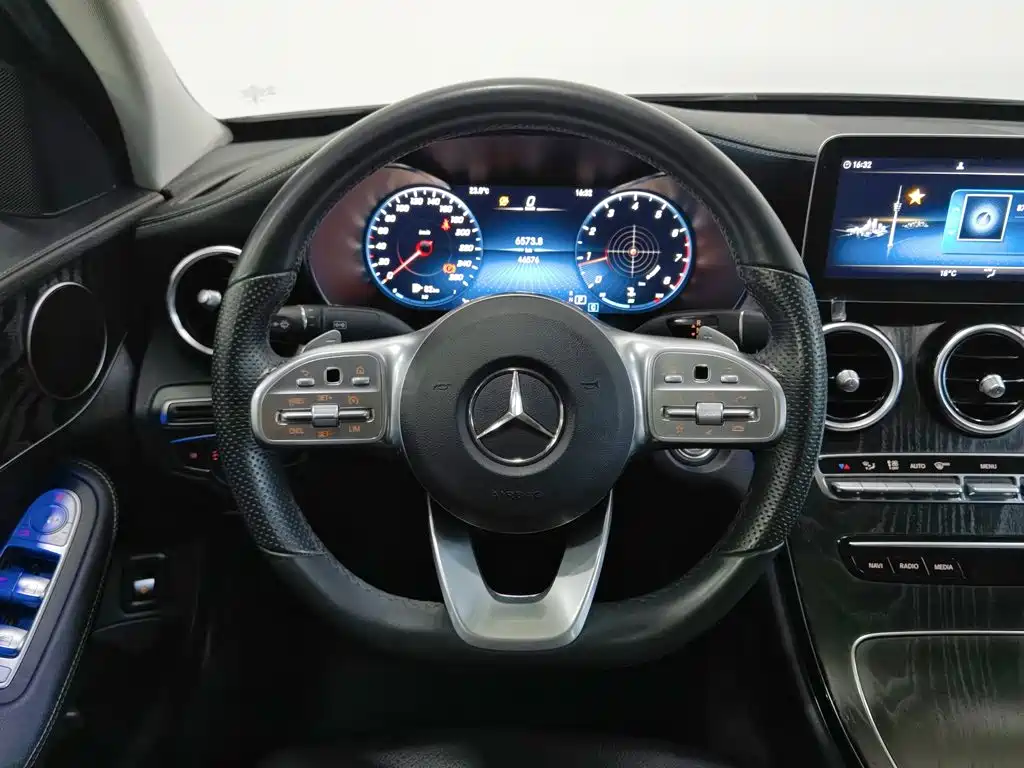 Mercedes-Benz C-Class — миниатюра 11