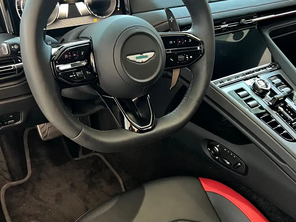 Aston Martin DB12 — миниатюра 4