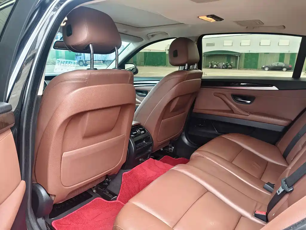 BMW 5 Series — миниатюра 10