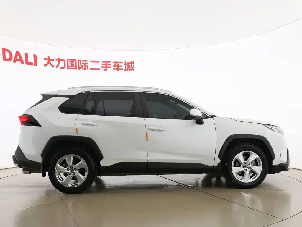 Toyota RAV4 — миниатюра 4