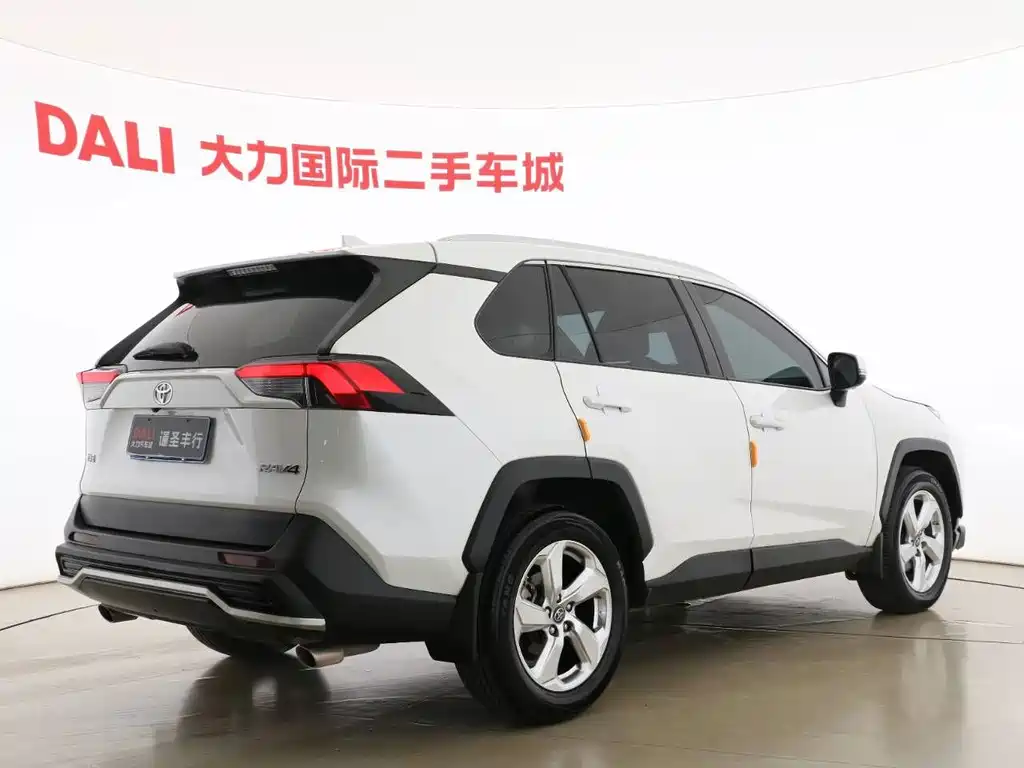 Toyota RAV4 — миниатюра 5