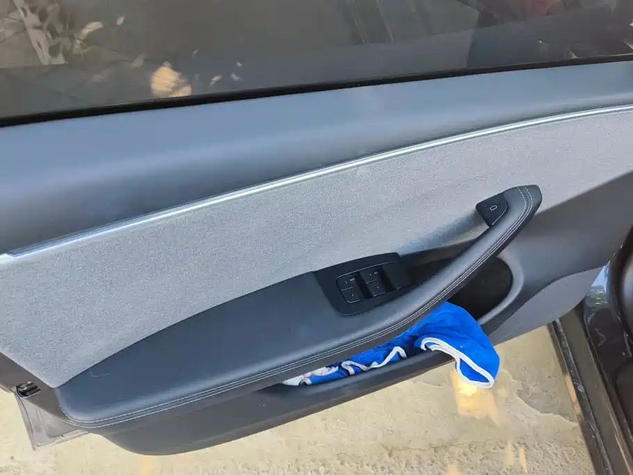 Tesla Model 3 — миниатюра 7