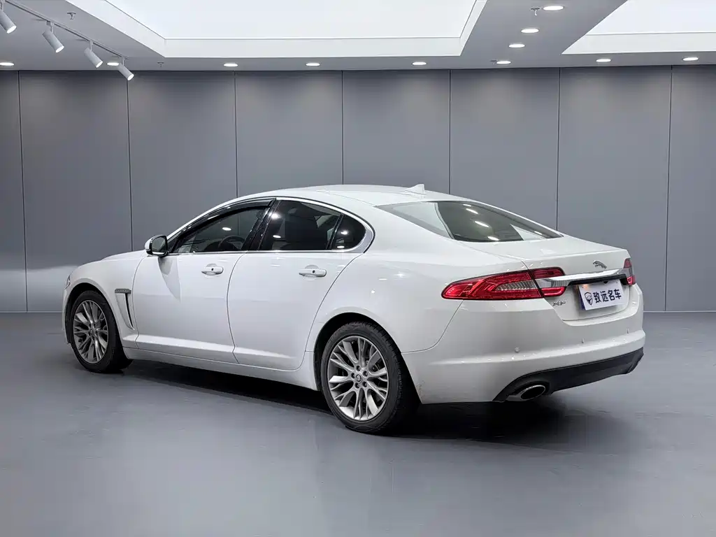 Jaguar XF — миниатюра 4