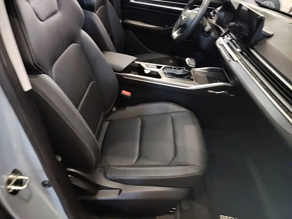 Geely Emgrand — миниатюра 25